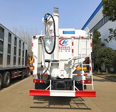 程力威牌CLW5180ZSLD6型散裝飼料運(yùn)輸車(chē)